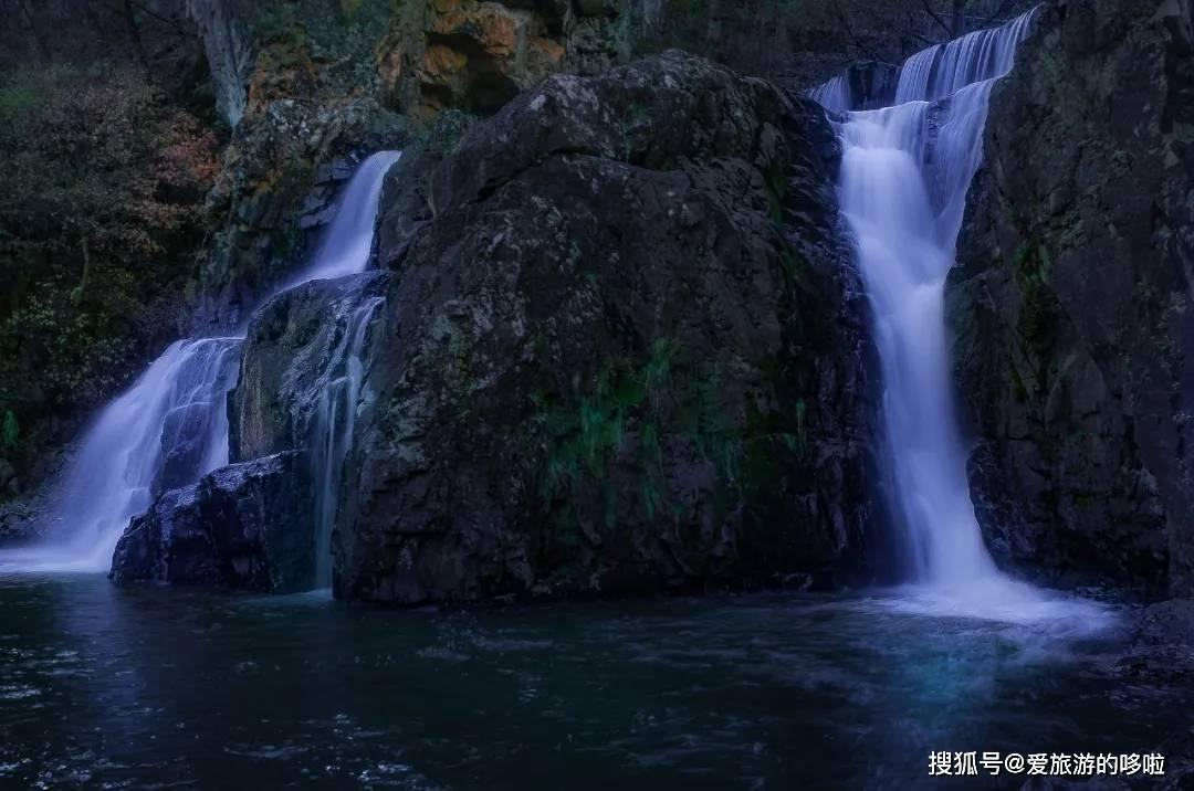 飞跃沙丘的小球